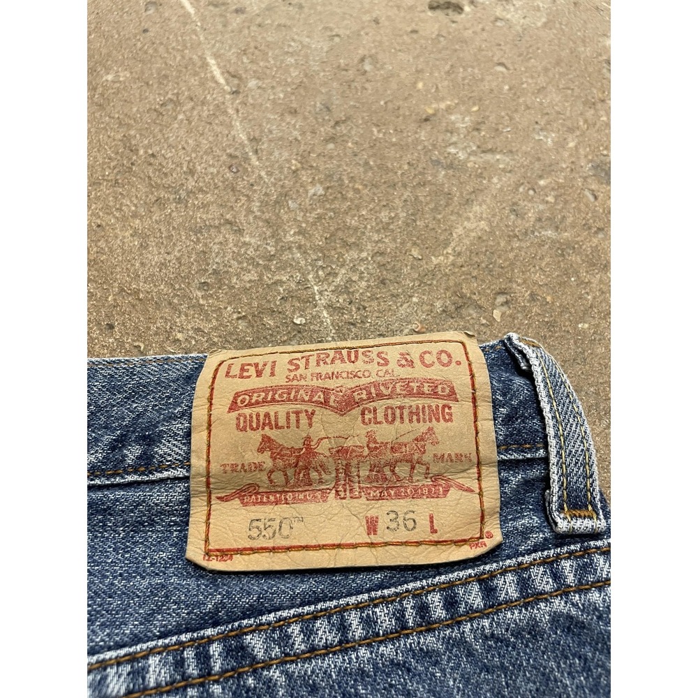 Levis 550 Shorts Mens 36 Blue Denim Relaxed Fit Bermuda Stone Wash 5-Pocket - Picture 11 of 16